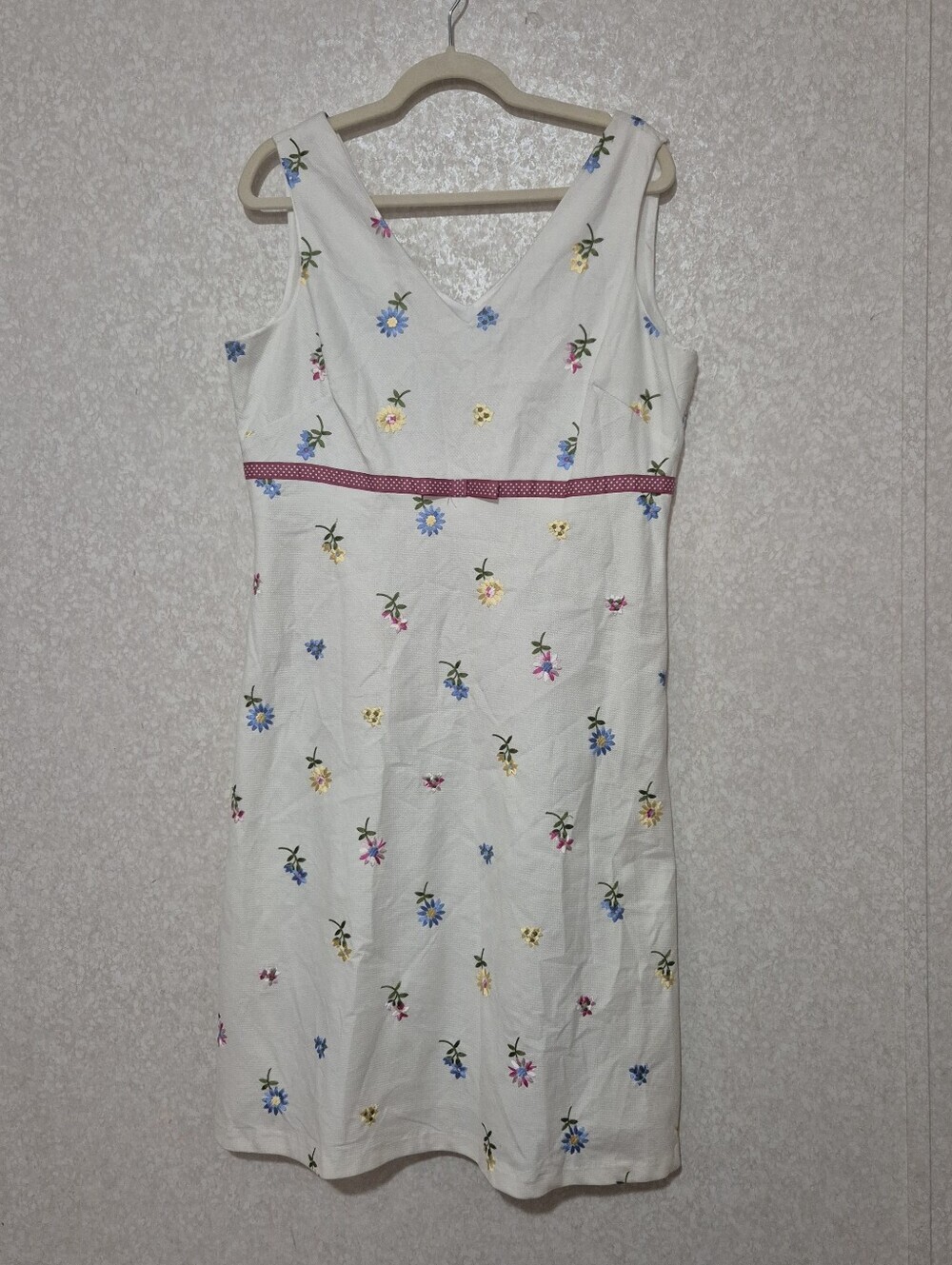 K ESTUDIO VINTAGEWhite Embroidery Floral  Sundress with Pink Waist Trim..Size:14